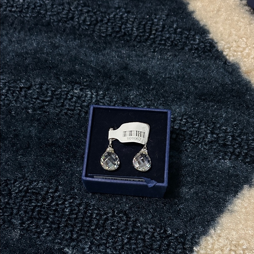 New / Never Wore Swarovski Elegant Silver Teardrop Earrings